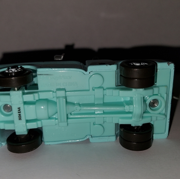 Disney/Pixar Cars 2 Mattel Tow Mater Supercharged Blue Die-cast - Picture 6 of 6